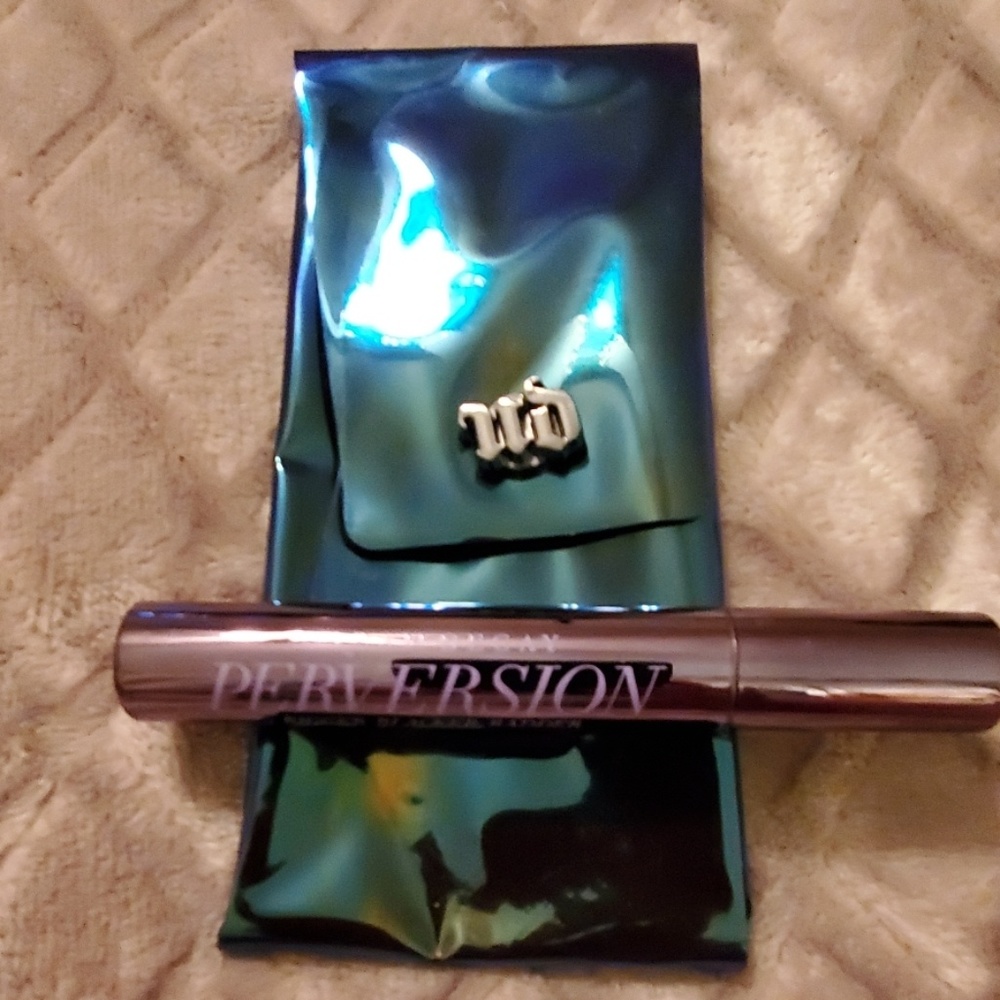 Urban Decay Perversion Mascara & Cool metallic UD